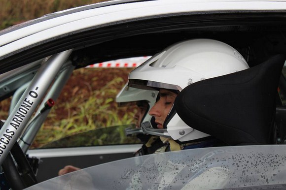 ourobranco-luccas-capacete